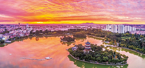 红霞映月湖  摄影 王子光.jpg