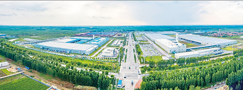 崛起的新能源汽车城  摄影 张言哲.jpg