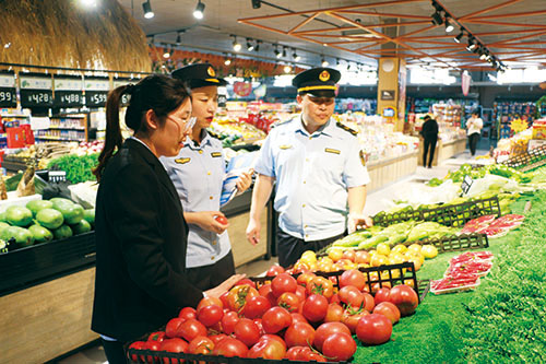 市场监管4开展食品定性定量抽检.jpg